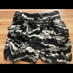 Ladies soft harlem style camo shorts